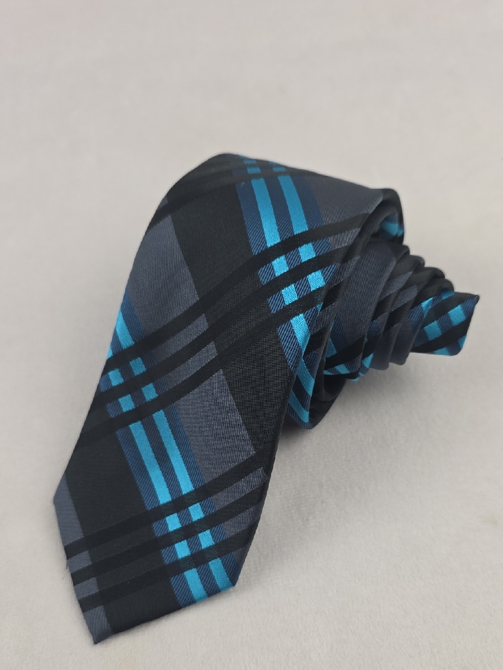 JF J. Ferrar Classic Plaid Skinny Tie in Black and‎ Blue B84